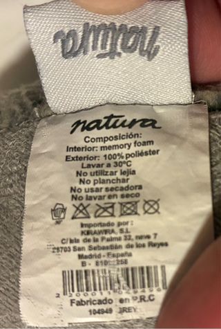 Almohada de viaje gris