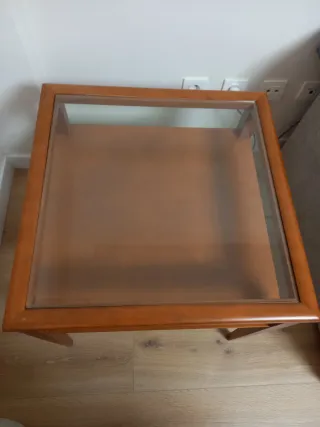 Mesas auxiliares de salón.