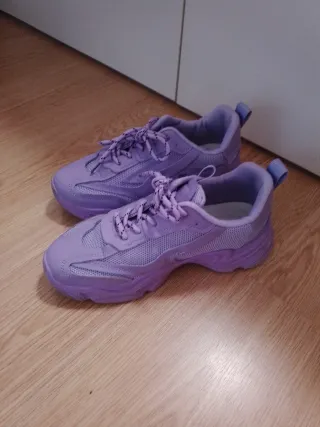 Zapatillas deportivas moradas