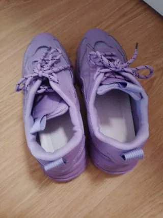 Zapatillas deportivas moradas