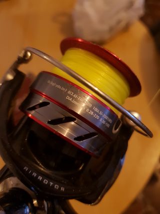 Carrete Daiwa 3000 y caña de pesca