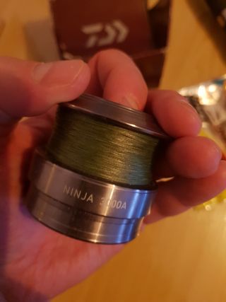 Carrete Daiwa 3000 y caña de pesca