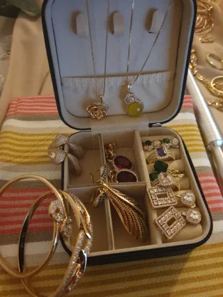 Joyero con joyas chapadas en oro 18 k anillos tall