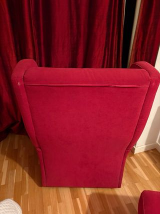 Sillón orejero granate c/ reposapiés y patas mader