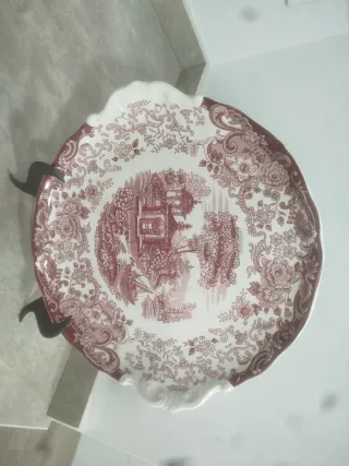 Bandeja Redonda Cartuja de Sevilla,y un plato