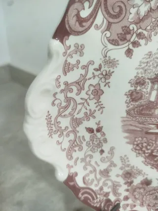 Bandeja Redonda Cartuja de Sevilla,y un plato