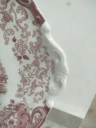 Bandeja Redonda Cartuja de Sevilla,y un plato