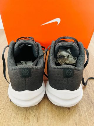 Zapatillas Nike Air Winflo 10 Negras y Doradas