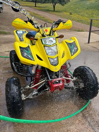 Suzuki LTZ 400
