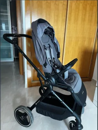 Carrito de bebé gris kinderkraft yoki