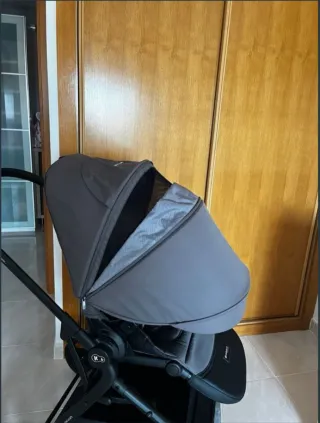 Carrito de bebé gris kinderkraft yoki