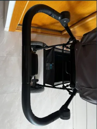 Carrito de bebé gris kinderkraft yoki