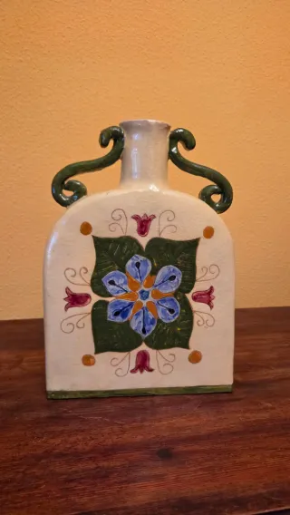 Jarrón de cerámica decorado floral