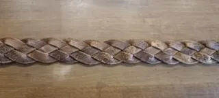 Cintura intrecciata in pelle marrone