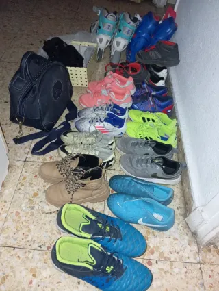 Lote de Zapatos Deportivos y Botas Talas 33
