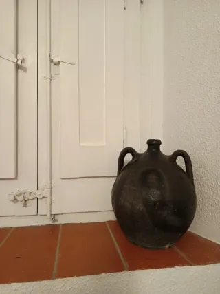 Jarrón antiguo cerámica negra