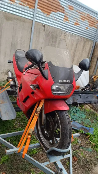 Suzuki GSX 600F Roja