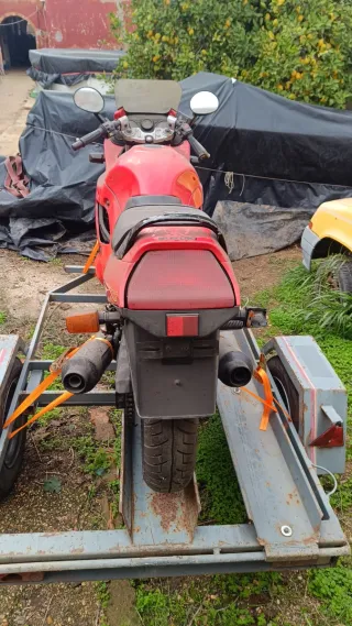 Suzuki GSX 600F Roja