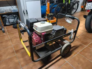 Grupo electrógeno ayerbe-Honda 8000