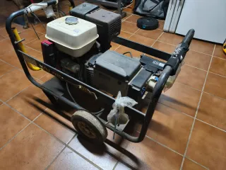 Grupo electrógeno ayerbe-Honda 8000