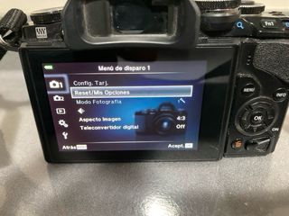 Lote 2 Cámaras: Olympus OM-D y Polaroid Snap Touch