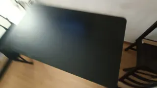 Mesa Lisabo. Cómo nueva. Tiene una esquina marcada