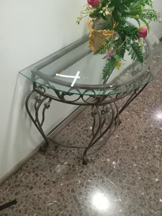 Mesa consola cristal y metal dorada