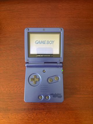 Game Boy Advance SP con Kyogre