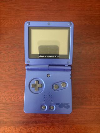 Game Boy Advance SP con Kyogre