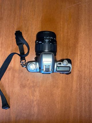 Cámara Pentax Plata y Negra
