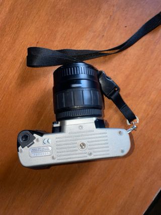 Cámara Pentax Plata y Negra