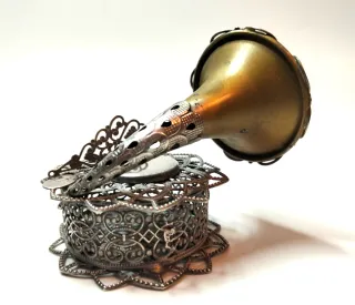 Miniatura gramófono filigrana plata 925