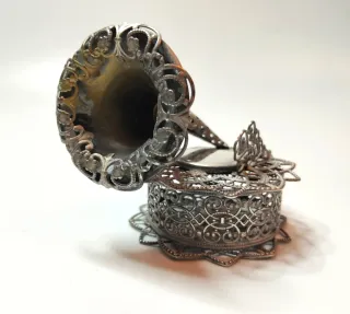 Miniatura gramófono filigrana plata 925