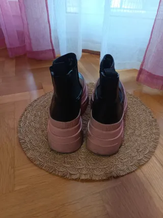 LIQUIDO!!Botas negras y rosas con plataforma