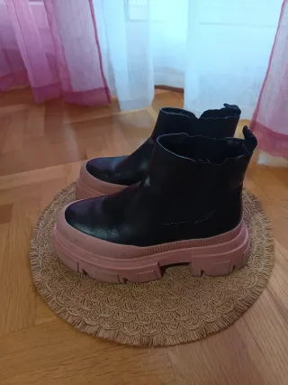 LIQUIDO!!Botas negras y rosas con plataforma