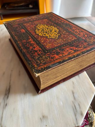 Libro con caja camuflada