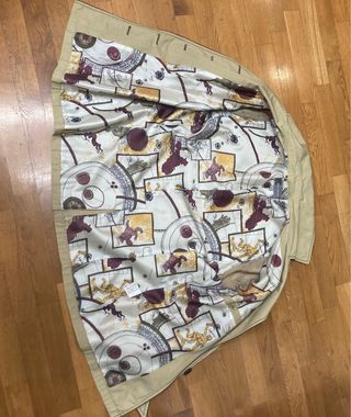 Trench beige con fodera fantasia