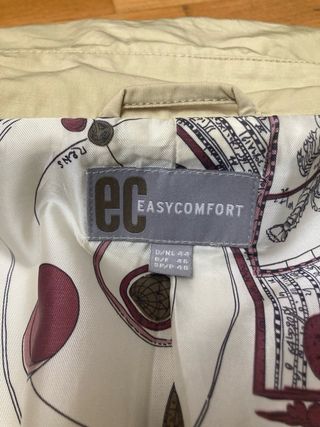 Trench beige con fodera fantasia