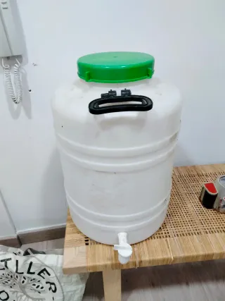 Bidón con dosificador y tapa verde