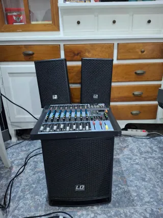 Altavoces LD Systems y mesa  de mezlca