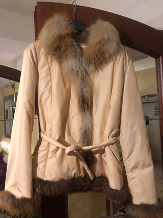 Giacca piumino invernale beige con pelliccia