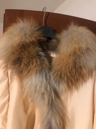 Giacca piumino invernale beige con pelliccia