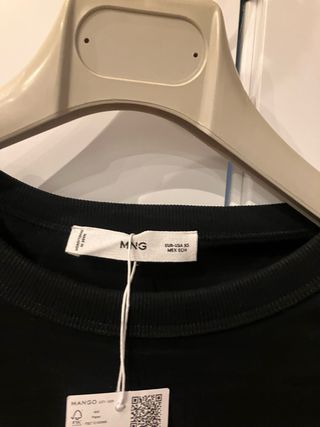 Camiseta Mango Negra Hombros Talla XS