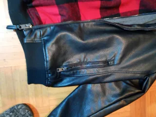 Chaqueta con capucha y forro a cuadros