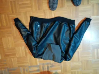 Chaqueta con capucha y forro a cuadros