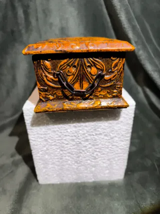 Caja cuero repujado El Quijote y Sancho Panza