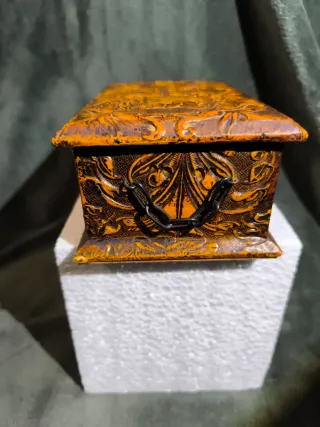 Caja cuero repujado El Quijote y Sancho Panza