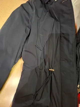 Giubbino blu con cappuccio e pelliccia