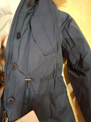 Giubbino blu con cappuccio e pelliccia