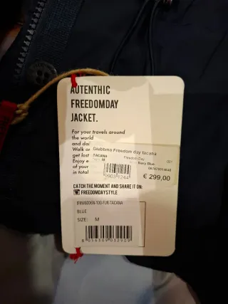 Giubbino blu con cappuccio e pelliccia